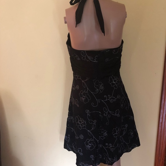 White House black market size 4 - Picture 3 of 4